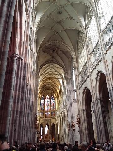 inside_prague_cathedral_454